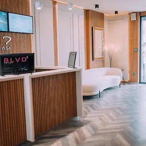 3* מלון Blvd 7